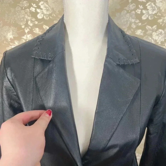 Vintage Newport News Black Leather Jacket Stitched Detailing Size 8 - Picture 2 of 8